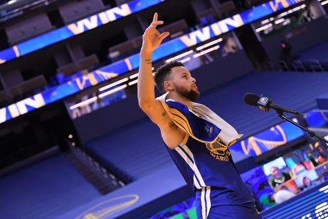 32岁内马尔沙特躺平 36岁莱万西甲拼命15场进17球